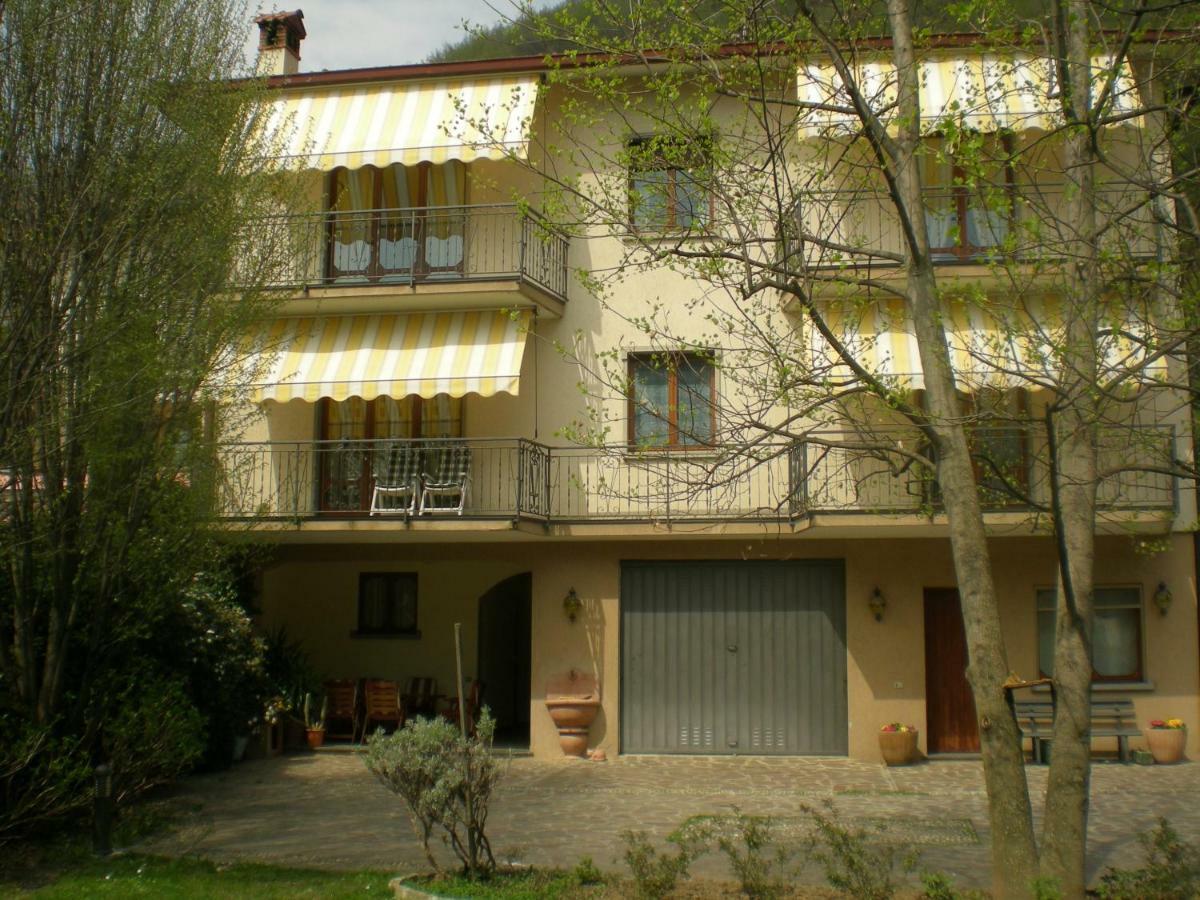 Casa Vacanze Donatella Carenno Exterior foto